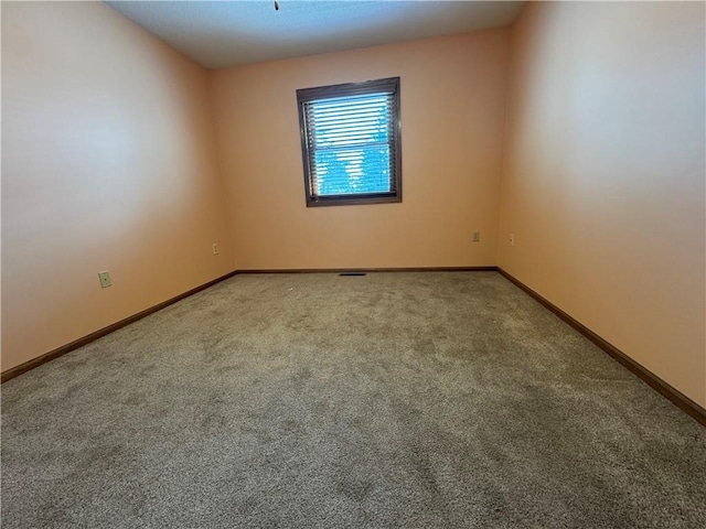 1140 W Hamilton Ave Unit 1140, Eau Claire, WI 54701 - unfurnished room with baseboards and carpet flooring