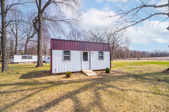 W5184 Shady Ln, Shawano, WI 54166 - view of outdoor structure featuring an outbuilding