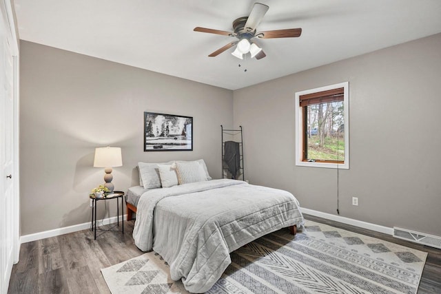 W9517 Parkway Dr, Poynette, WI 53955 - bedroom with baseboards, visible vents, wood finished floors, and ceiling fan