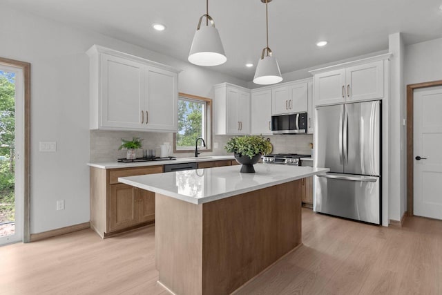 3216 Eclipse Dr, Green Bay, WI 54311 - kitchen with appliances with stainless steel finishes, light wood-type flooring, light countertops, backsplash, and recessed lighting