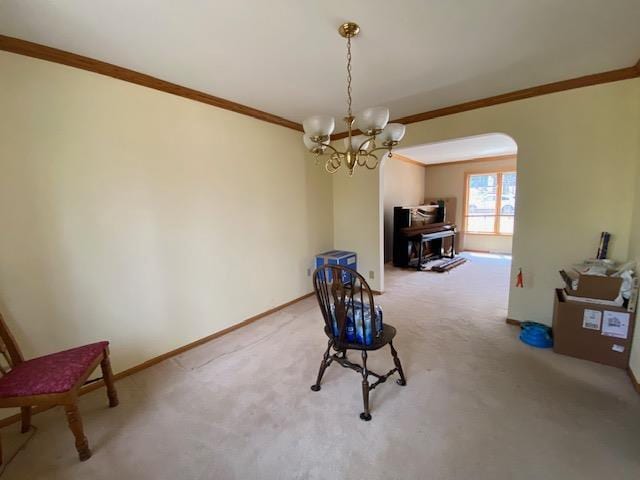 living area featuring arched walkways, baseboards, an inviting chandelier, ornamental molding, and light carpet