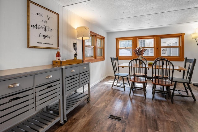 N4823 Peppler Ln, Wild Rose, WI 54984 - dining room featuring baseboards, visible vents, wood finished floors, and a textured ceiling