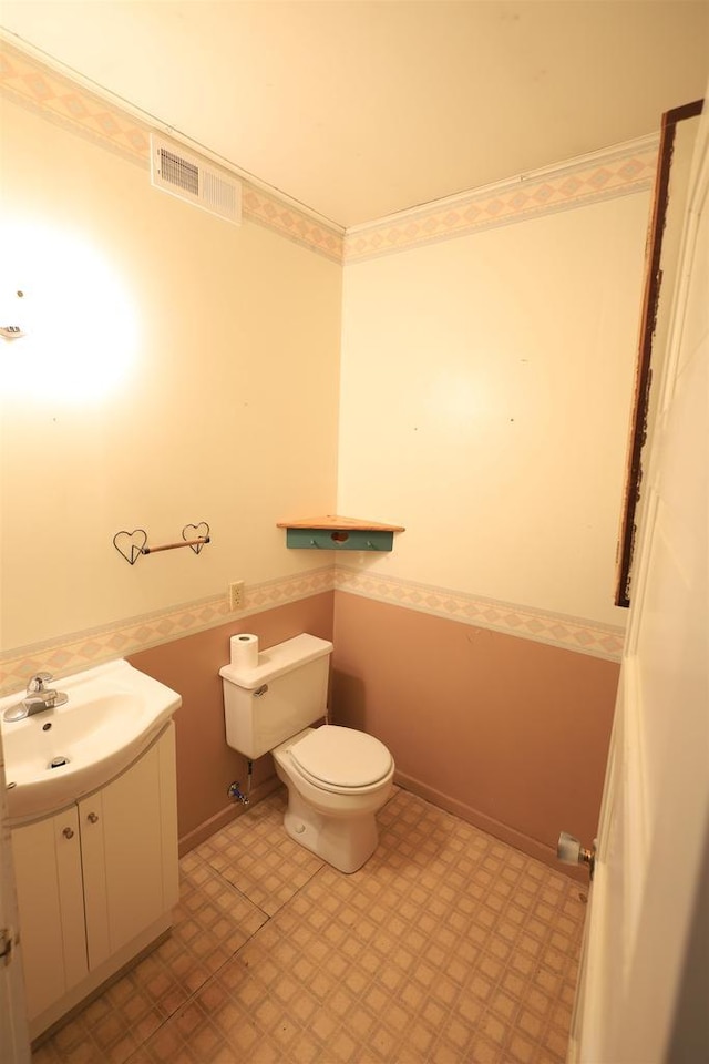 50220 Turkey Ridge Rd, Gays Mills, WI 54631 - bathroom featuring tile patterned floors, a wainscoted wall, toilet, visible vents, and vanity