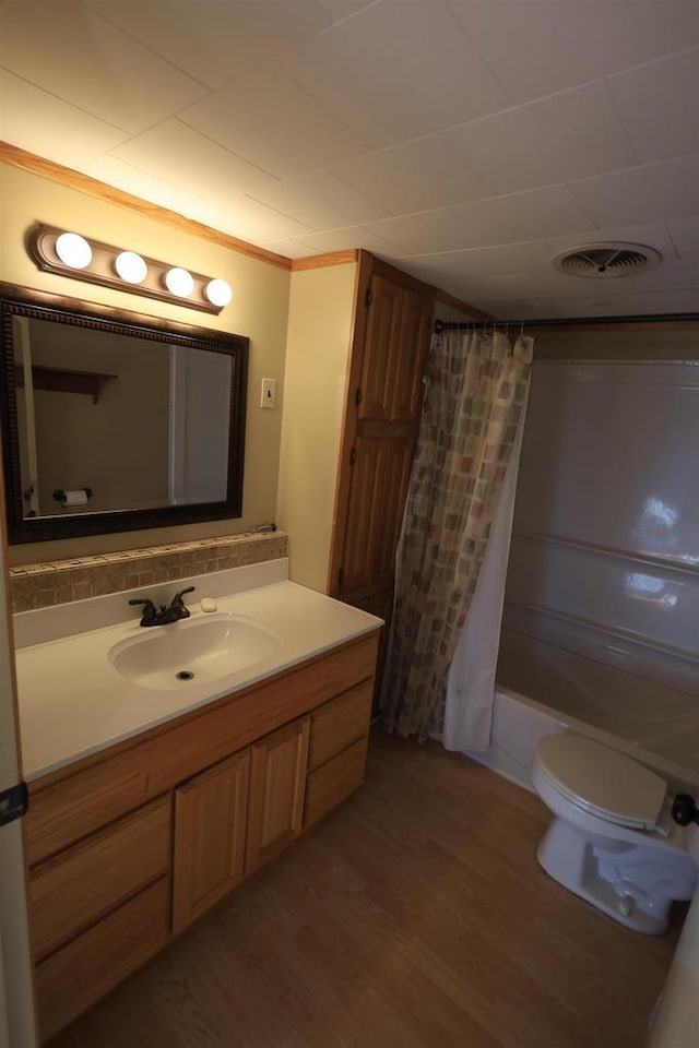 50220 Turkey Ridge Rd, Gays Mills, WI 54631 - full bath with vanity, toilet, visible vents, wood finished floors, and shower / bath combination with curtain
