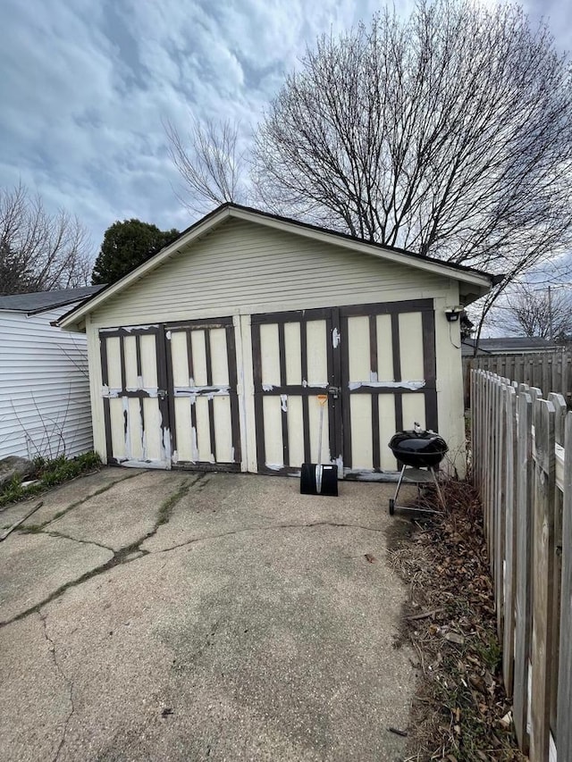 view of outbuilding with an outdoor structure and fence