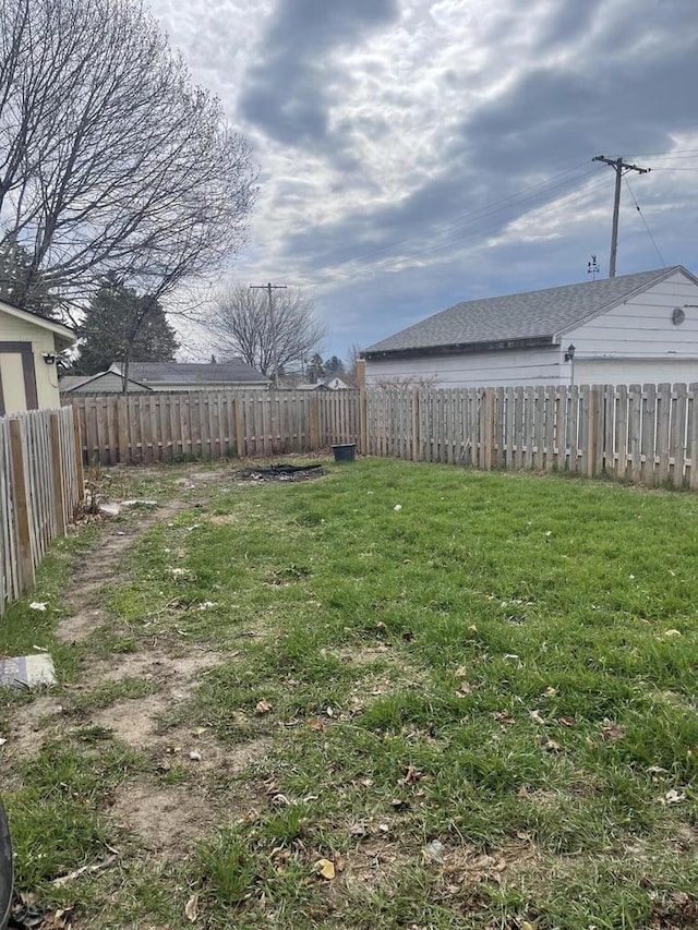 view of yard featuring a fenced backyard