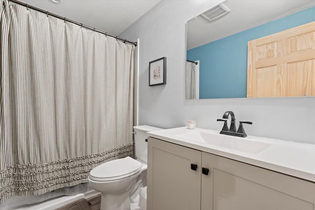 bathroom featuring a shower with curtain, visible vents, vanity, and toilet