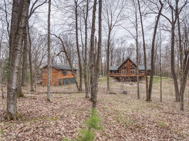 view of yard with an outdoor structure