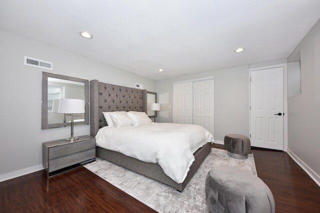 6216 N Santa Monica Blvd, Whitefish Bay, WI 53217 - bedroom featuring baseboards, visible vents, recessed lighting, wood finished floors, and a closet