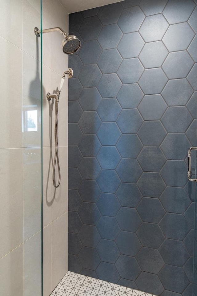 9458 Warner Rd, Winneconne, WI 54986 - full bathroom with a tile shower
