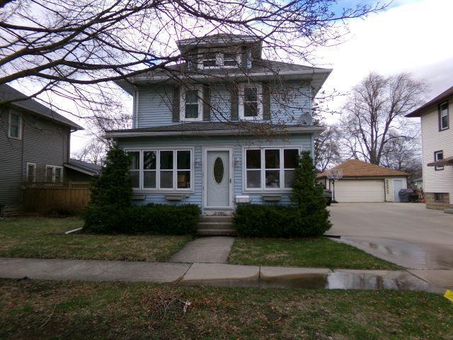 traditional style home with an outdoor structure, entry steps, and a detached garage