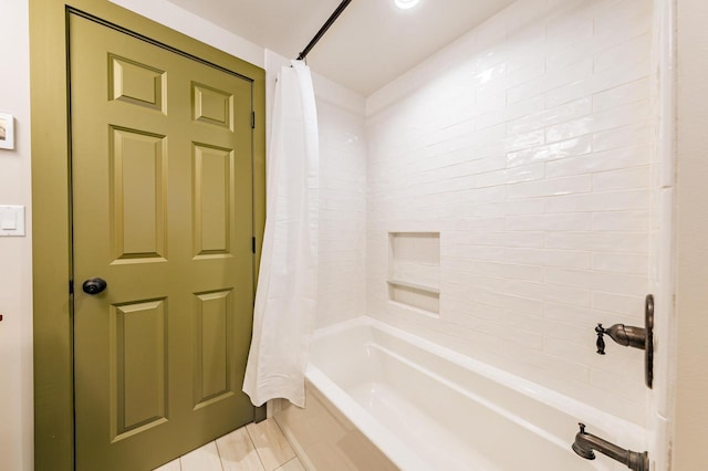 full bath with shower / bath combination with curtain