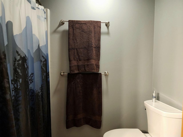 12902 Flicker Rd, Tomah, WI 54660 - full bath featuring toilet and a shower with curtain