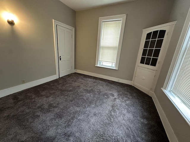 3313 W Kilbourn Ave, Milwaukee, WI 53208 - unfurnished room with dark colored carpet and baseboards