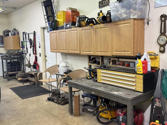 W360S10139 Markham Rd, Eagle, WI 53119 - garage with a workshop area