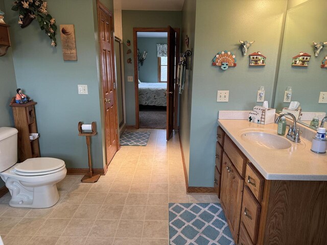W360S10139 Markham Rd, Eagle, WI 53119 - ensuite bathroom featuring ensuite bathroom, baseboards, vanity, and toilet