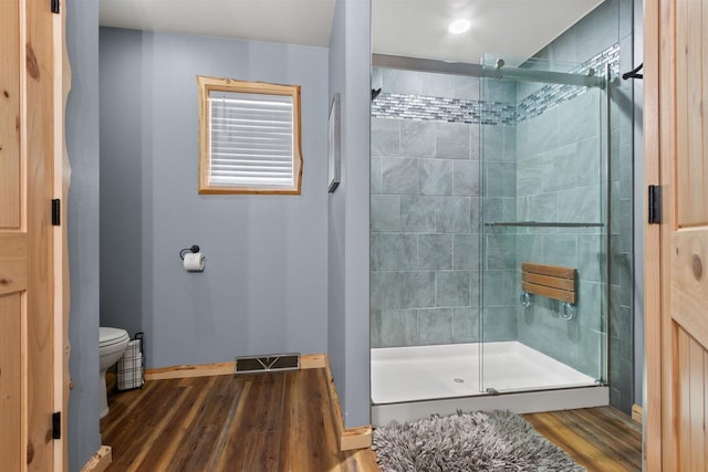 905 Plymouth Ct, Nekoosa, WI 54457 - full bathroom featuring a shower stall, visible vents, toilet, and wood finished floors