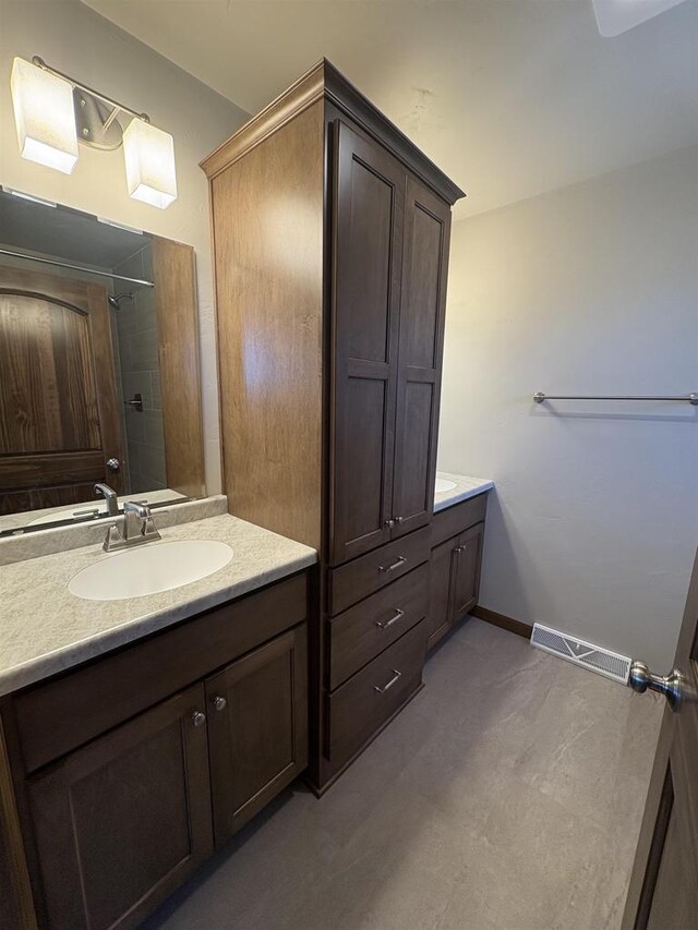 1354 Shelby Ln, De Pere, WI 54115 - full bath featuring baseboards, walk in shower, vanity, and visible vents
