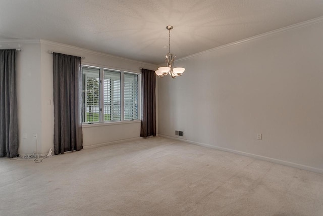 spare room featuring carpet flooring, baseboards, visible vents, a chandelier, and ornamental molding