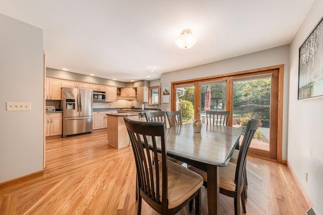 dining area featuring visible vents, baseboards, recessed lighting, and light wood-style floors