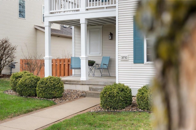 property entrance with covered porch