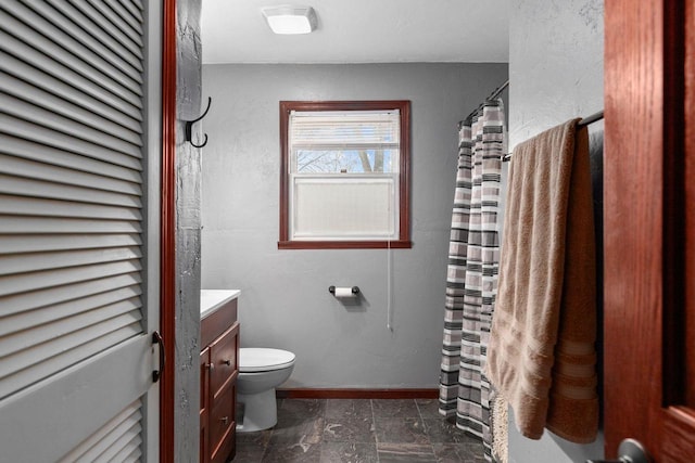 full bathroom featuring baseboards, vanity, curtained shower, and toilet