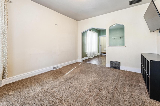 1931 Wood St, La Crosse, WI 54603 - empty room with baseboards, arched walkways, visible vents, and carpet