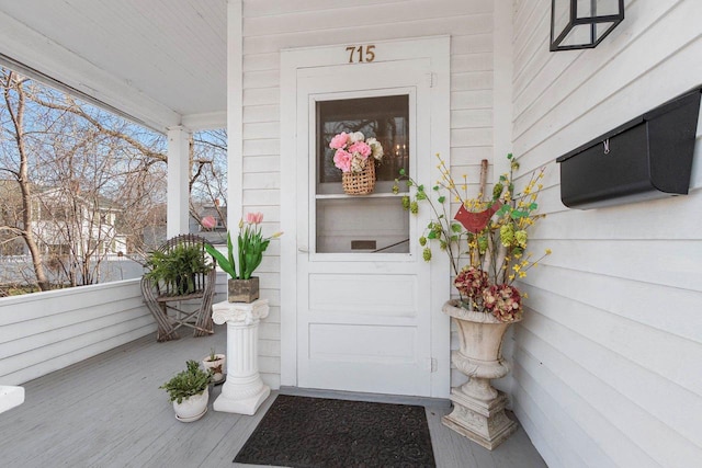 property entrance with covered porch