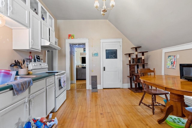 303 N Ashland Ave, Green Bay, WI 54303 - kitchen featuring white electric range, light wood finished floors, under cabinet range hood, vaulted ceiling, and a chandelier