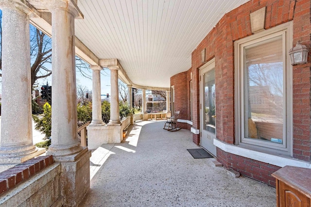 303 N Ashland Ave, Green Bay, WI 54303 - view of patio / terrace with a porch