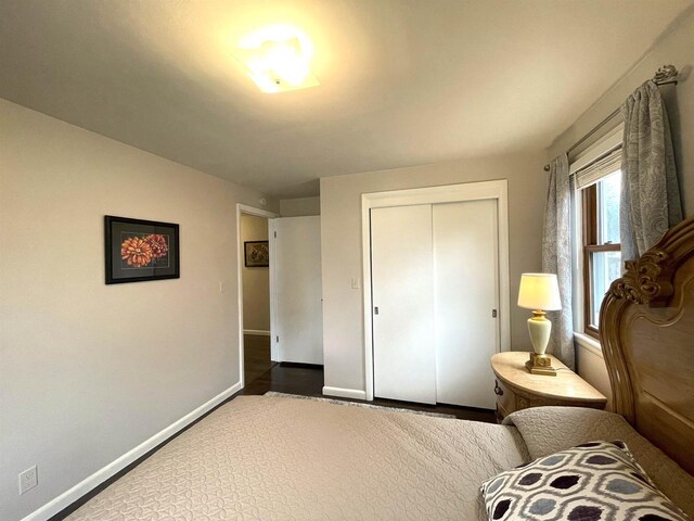 1139 Roscoe St, Green Bay, WI 54304 - bedroom with baseboards and a closet