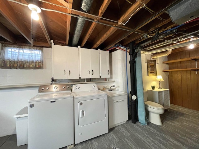 1139 Roscoe St, Green Bay, WI 54304 - laundry room featuring independent washer and dryer and laundry area