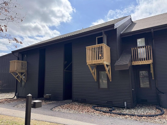 4 Hawthorn Trl, Wisconsin Dells, WI 53965 - view of side of home featuring a balcony and roof with shingles