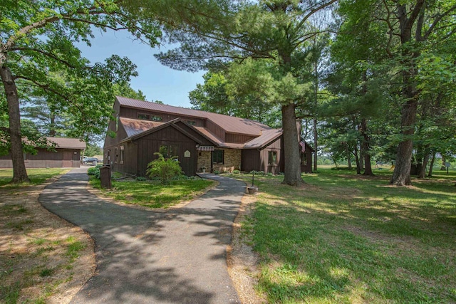 4 Hawthorn Trl, Wisconsin Dells, WI 53965 - view of front of property with board and batten siding, metal roof, and a front lawn