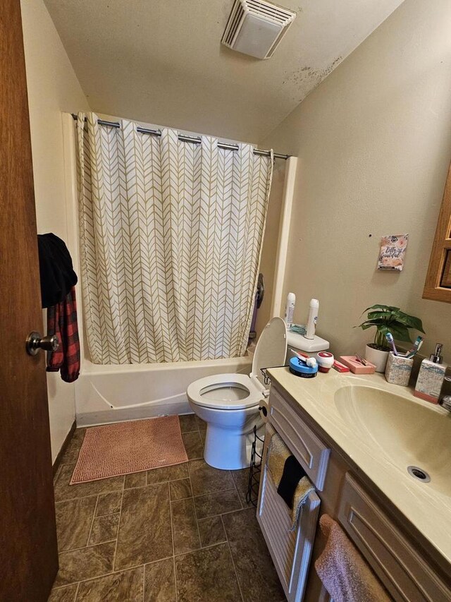 full bath with shower / tub combo, toilet, vanity, and visible vents