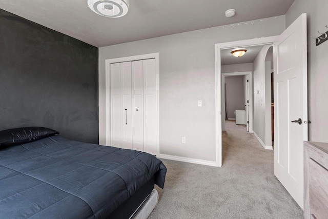 830 Roth Rd, De Pere, WI 54115 - bedroom with baseboards, carpet, and a closet