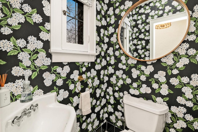 bathroom featuring toilet and wallpapered walls