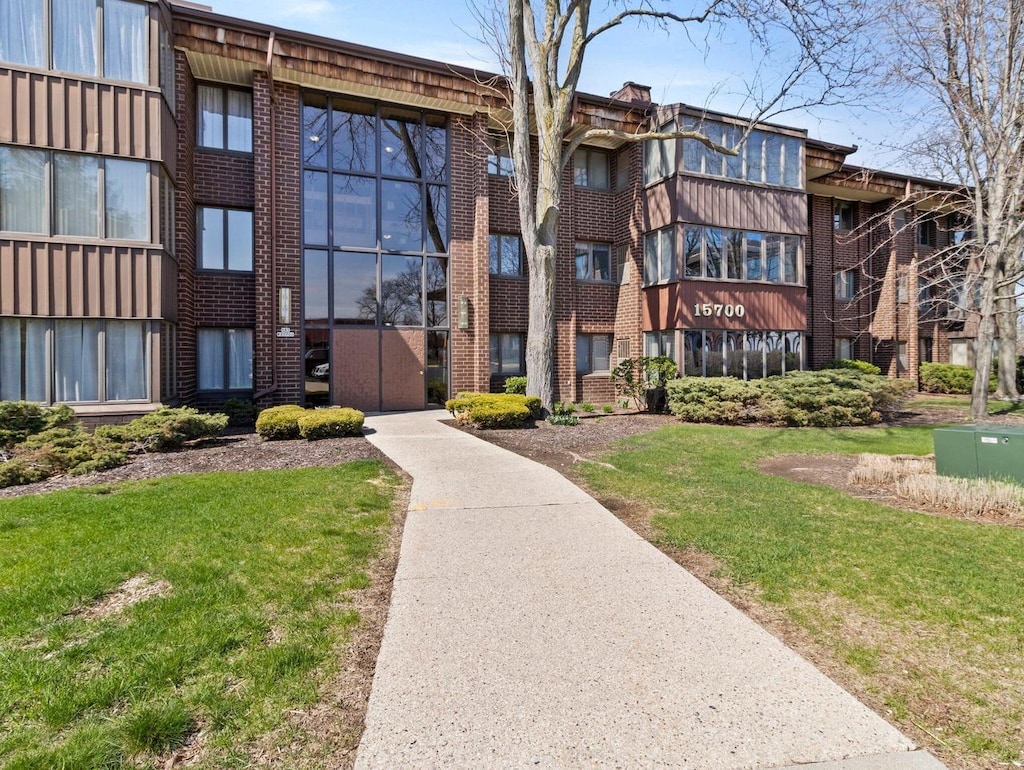 N85W15700 Ridge Rd Unit 307, Menomonee Falls, WI 53051 - view of building exterior