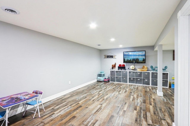 911 Fawn Ct, Wisconsin Dells, WI 53965 - playroom with wood finished floors, recessed lighting, and baseboards