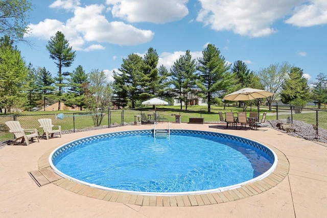 911 Fawn Ct, Wisconsin Dells, WI 53965 - view of swimming pool with a patio area and outdoor dining space