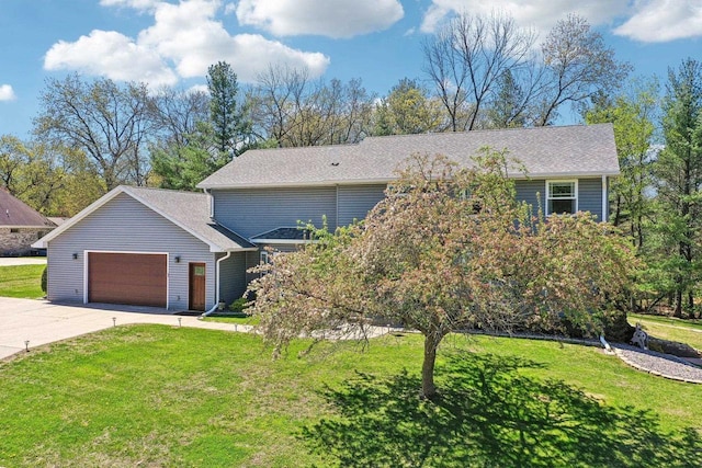 911 Fawn Ct, Wisconsin Dells, WI 53965 - view of front of house with driveway, an attached garage, and a front lawn