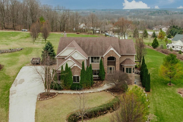 view of front of property featuring a front yard
