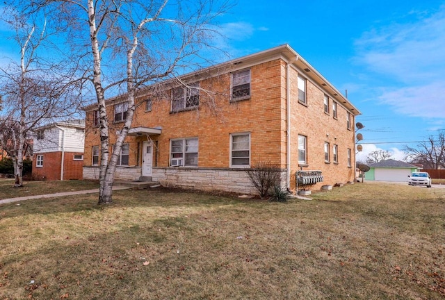 view of front of house featuring a front lawn and brick siding