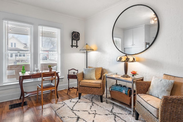living area with visible vents, ornamental molding, a textured wall, wood finished floors, and baseboards