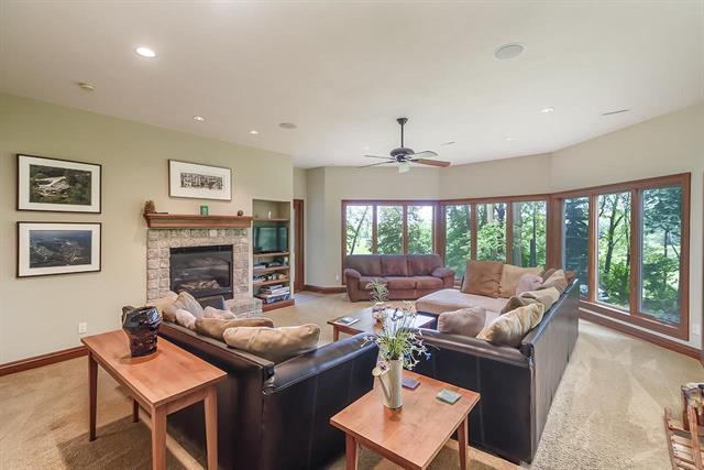 living room with light carpet, a wealth of natural light, baseboards, and recessed lighting