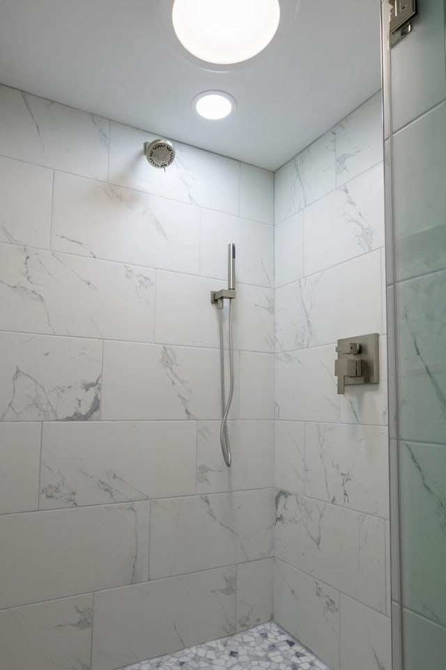 3326 6 Mile Rd, Racine, WI 53402 - bathroom featuring tiled shower
