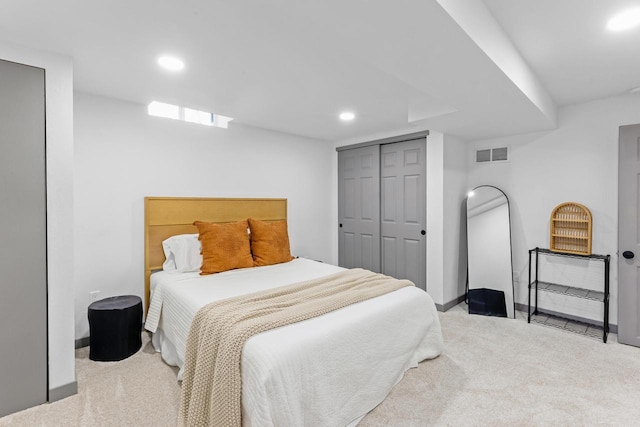 bedroom featuring visible vents, baseboards, a closet, recessed lighting, and carpet