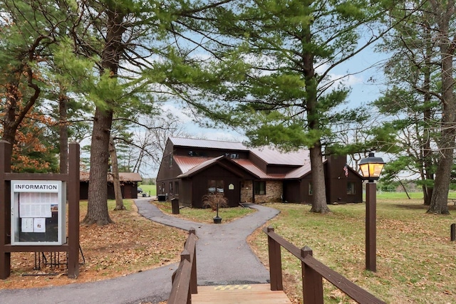 view of front facade with a front lawn and metal roof