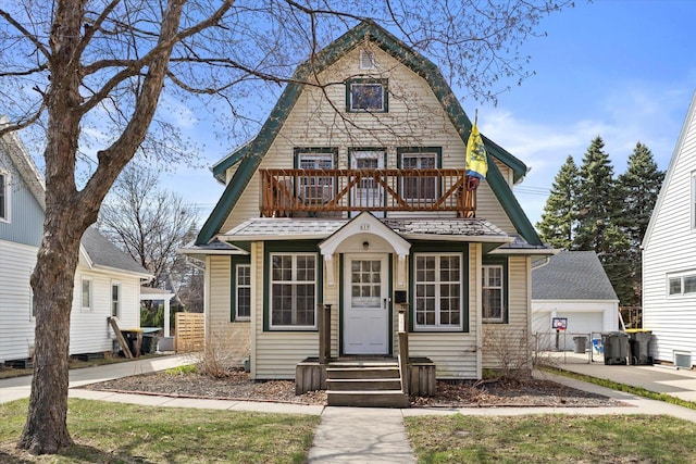 dutch colonial featuring a gambrel roof and a balcony