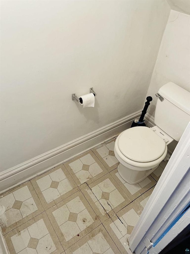 2002 Banks Ave, Superior, WI 54880 - bathroom with toilet